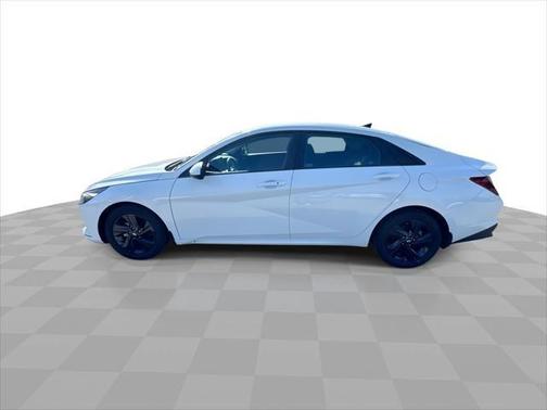 Quartz White 2022 Hyundai ELANTRA SEL IVT