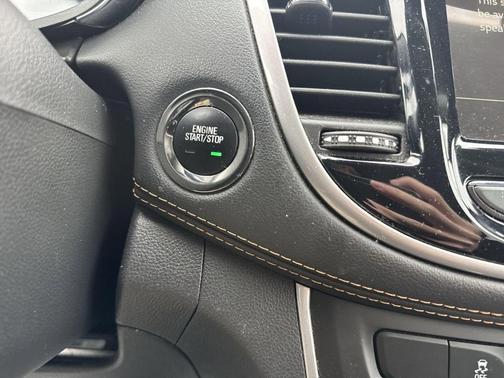 Mosaic Black Metallic 2019 Chevrolet Trax FWD 4dr LT