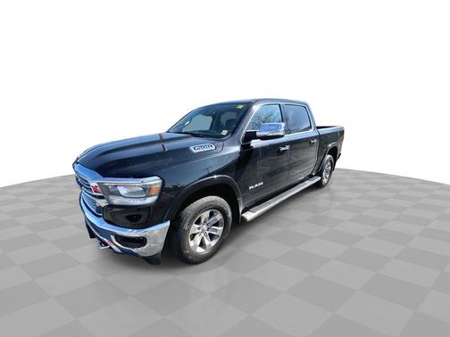 Diamond Black Crystal Pearlcoat 2022 RAM 1500 Laramie 4x4 Crew Cab 5'7" Box