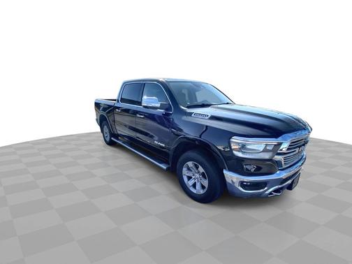 Diamond Black Crystal Pearlcoat 2022 RAM 1500 Laramie 4x4 Crew Cab 5'7" Box
