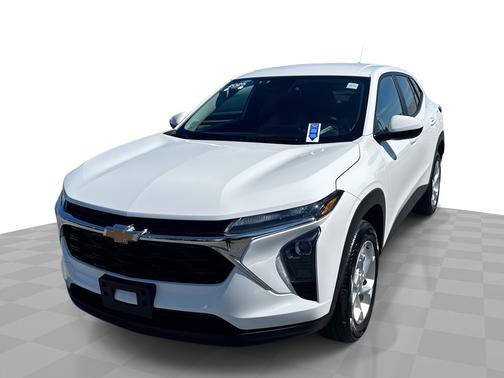 Summit White 2025 Chevrolet Trax FWD 4dr LS
