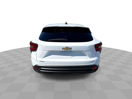 Summit White 2025 Chevrolet Trax FWD 4dr LS