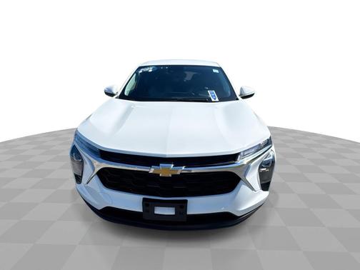 Summit White 2025 Chevrolet Trax FWD 4dr LS