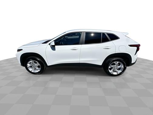 Summit White 2025 Chevrolet Trax FWD 4dr LS