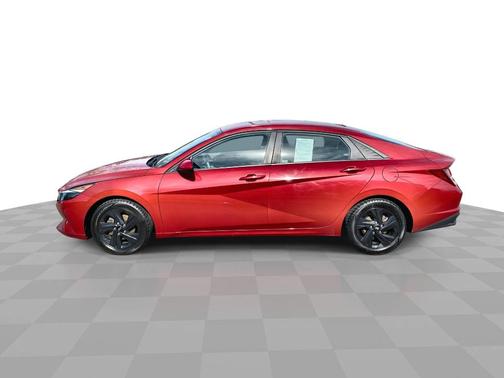 Scarlet Red Pearl 2022 Hyundai ELANTRA SEL IVT