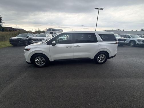 2023 Kia Carnival LX