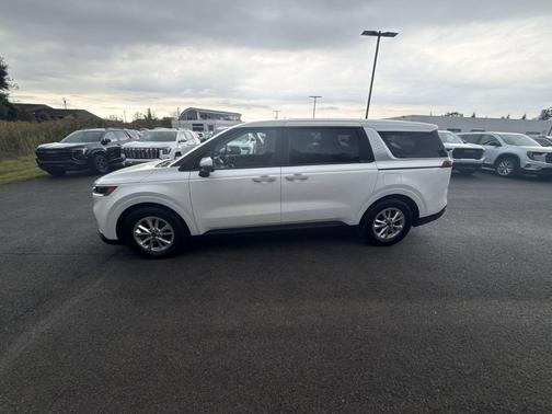 2023 Kia Carnival LX