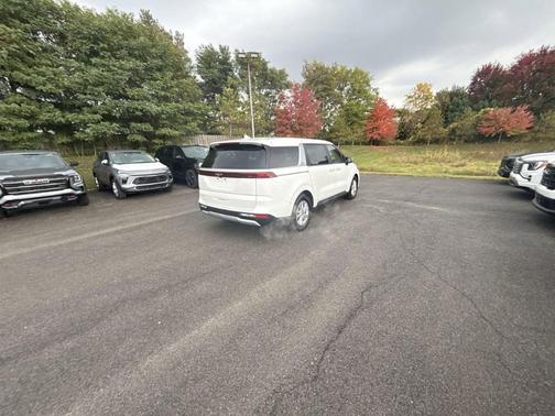 2023 Kia Carnival LX