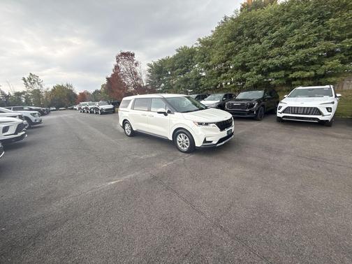 2023 Kia Carnival LX