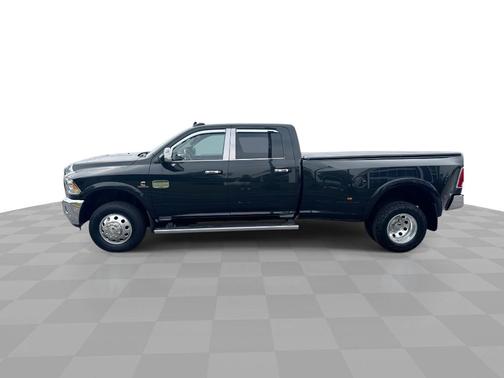 Brilliant Black Crystal Pearlcoat 2018 RAM 3500 Laramie Longhorn 4x4 Crew Cab 8' Box