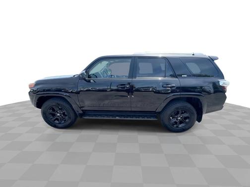 Midnight Black Metallic 2018 Toyota 4Runner SR5 4WD (Natl)
