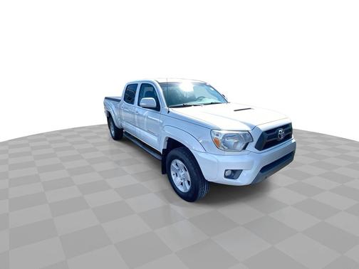 Super White 2013 Toyota Tacoma 2WD Double Cab LB V6 AT PreRunner (Natl)