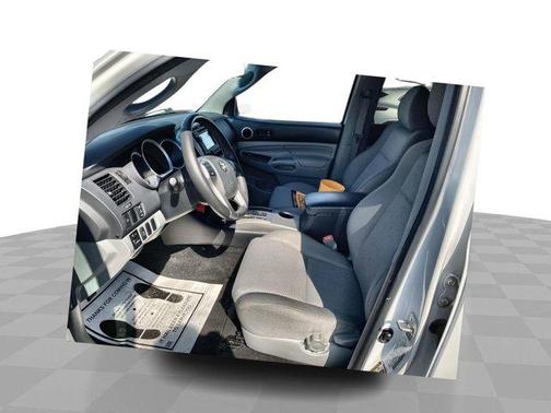 Super White 2013 Toyota Tacoma 2WD Double Cab LB V6 AT PreRunner (Natl)