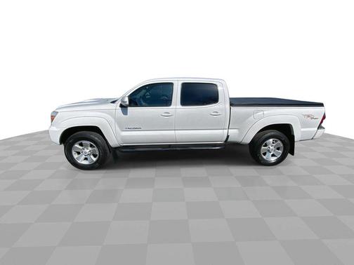 Super White 2013 Toyota Tacoma 2WD Double Cab LB V6 AT PreRunner (Natl)