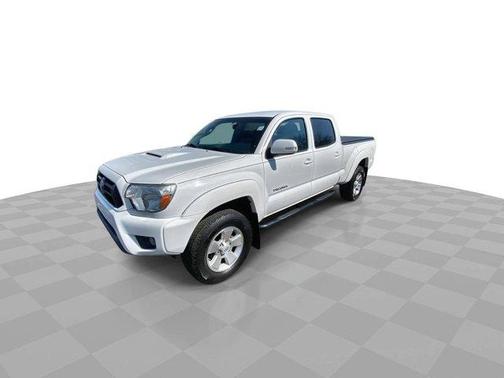 Super White 2013 Toyota Tacoma 2WD Double Cab LB V6 AT PreRunner (Natl)