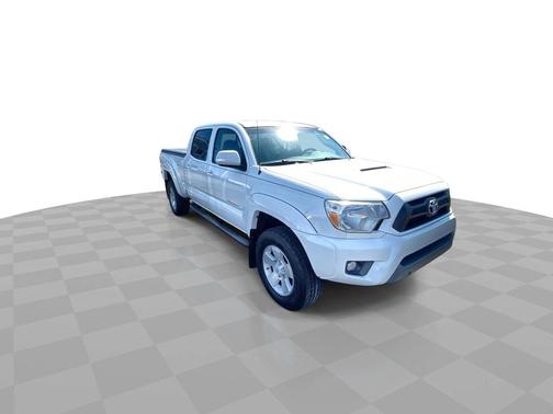 Super White 2013 Toyota Tacoma 2WD Double Cab LB V6 AT PreRunner (Natl)