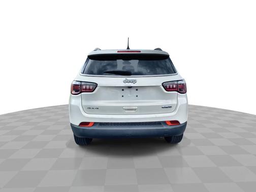 White Clearcoat 2019 Jeep Compass Latitude 4x4