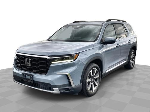Sonic Gray Pearl 2023 Honda Pilot Touring AWD