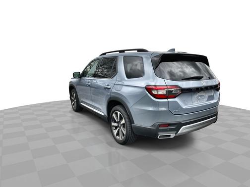 Sonic Gray Pearl 2023 Honda Pilot Touring AWD