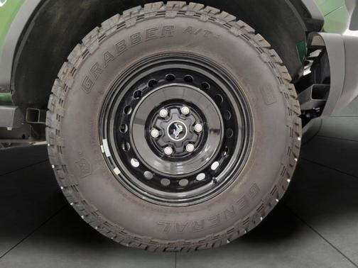 ERUPTION GREEN METALLIC 2023 Ford Bronco Black Diamond
