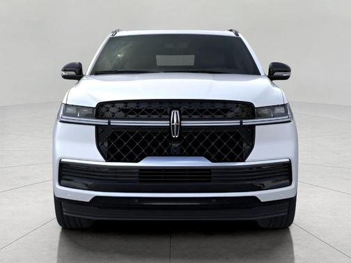 CRYSTAL WHITE METALLIC CC 2026 Lincoln Navigator Reserve