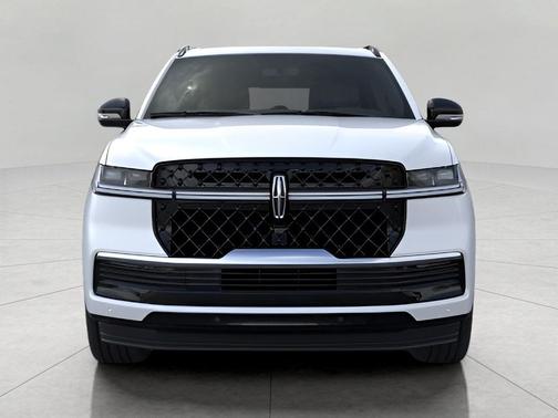CRYSTAL WHITE METALLIC CC 2026 Lincoln Navigator Reserve