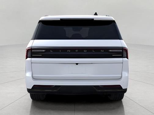 CRYSTAL WHITE METALLIC CC 2026 Lincoln Navigator Reserve