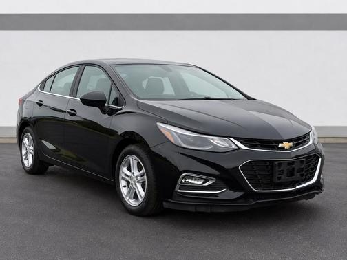 Mosaic Black Metallic 2017 Chevrolet Cruze LT