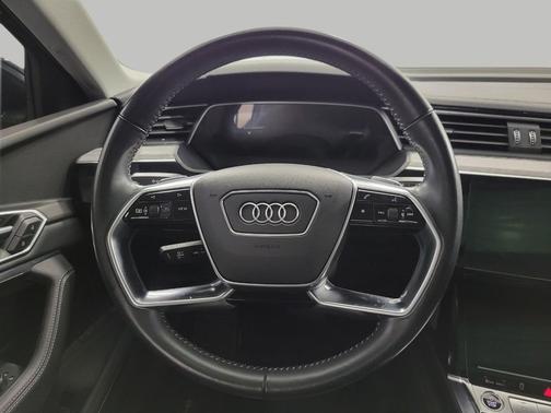 2021 Audi e-tron Premium Plus