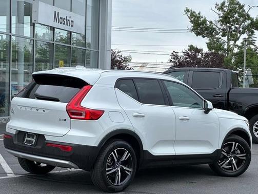 2025 Volvo XC40 B5 Core Bright Theme