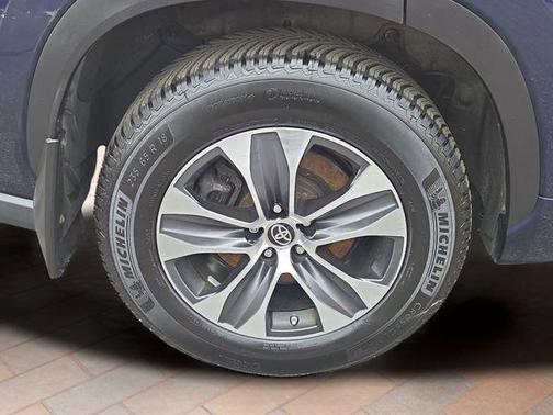 Blue 2020 Toyota Highlander XLE