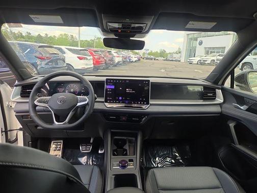 Opal White Pearl Effect 2025 Volkswagen Tiguan 2.0T SE R-Line Black