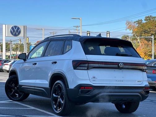 2025 Volkswagen Taos 1.5T SE Black