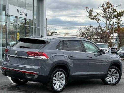 2022 Volkswagen Atlas Cross Sport 2.0T SE w/Technology