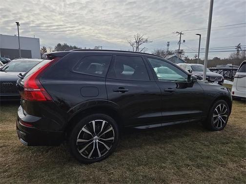 2025 Volvo XC60 B5 Plus