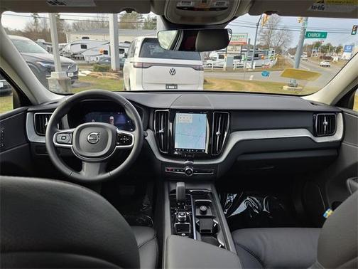 2025 Volvo XC60 B5 Plus