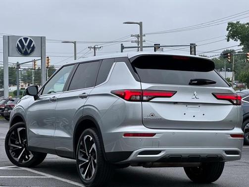 2024 Mitsubishi Outlander SE Black Edition