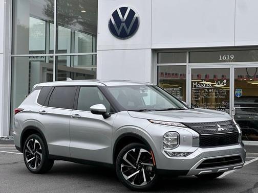 2024 Mitsubishi Outlander SE Black Edition
