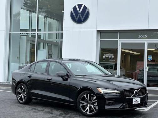 2025 Volvo S60 B5 Core