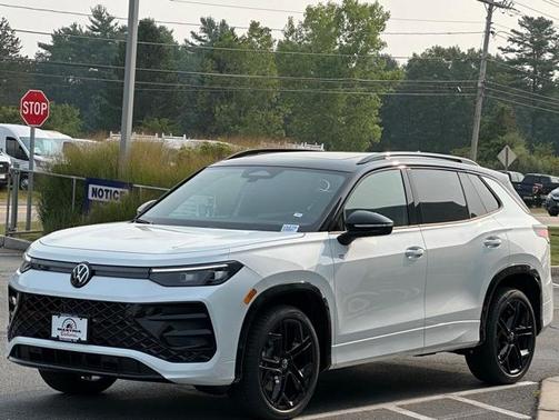 2025 Volkswagen Tiguan 2.0T SE R-Line Black