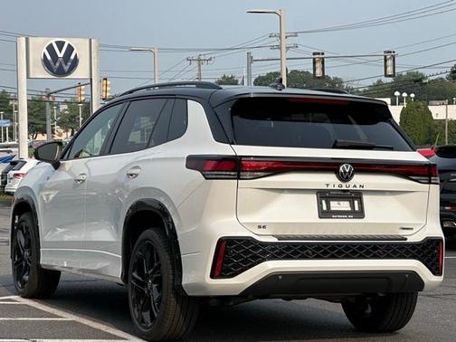 2025 Volkswagen Tiguan 2.0T SE R-Line Black