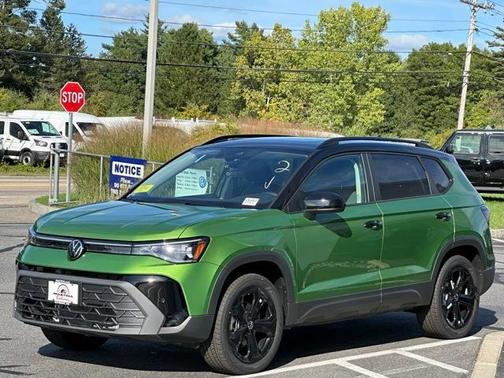 2025 Volkswagen Taos 1.5T SE Black