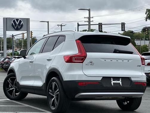 2025 Volvo XC40 B5 Core Bright Theme