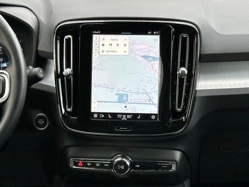 2025 Volvo XC40 B5 Core Bright Theme