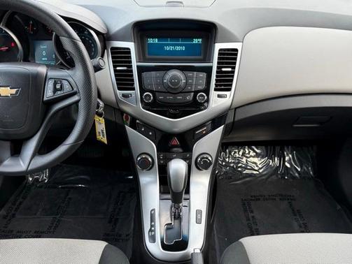 2011 Chevrolet Cruze LS