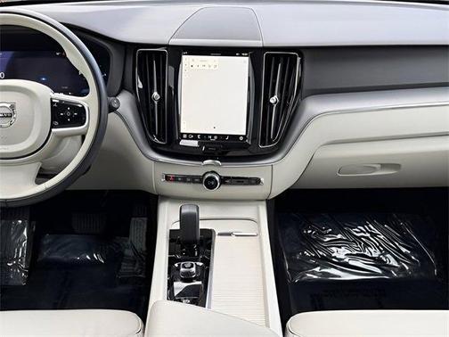 2024 Volvo XC60 Recharge Plug-In Hybrid T8 Core Dark Theme