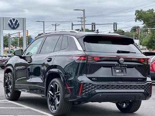 2025 Volkswagen Tiguan 2.0T SEL R-Line