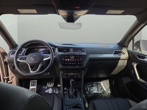 Platinum Gray Metallic 2023 Volkswagen Tiguan 2.0T SE R-Line Black