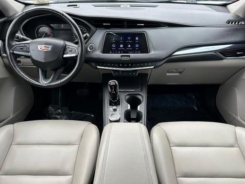 2023 Cadillac XT4 Luxury