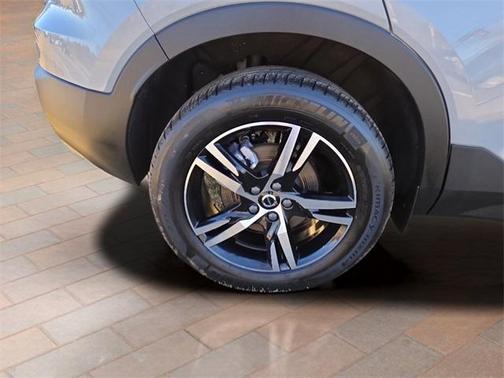 2024 Volvo XC40 B5 Core